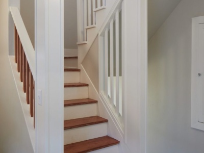 SEPortlandCozyKitchenStairsLeft